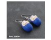 Live Jewellery - Tränenohrringe blau mit permanenten weißen Blumen