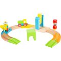 small foot Hölzerne kleine Eisenbahnstrecke mit Hubschrauber
