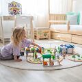 2Kids Toys Holzeisenbahn Stadt und Dorf 200 Teile