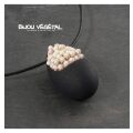 Live Jewellery - Tear Necklace schwarz mit permanenten weißen Blumen