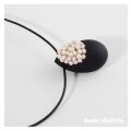 Live Jewellery - Tear Necklace schwarz mit permanenten weißen Blumen