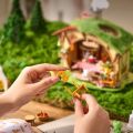 RoboTime 3D-Holzpuzzle Miniaturhaus Zauberwald Fluffy Grove