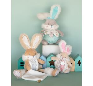 Doudou Hase Spielzeug mit Rassel und Schnullerhalter 21 cm